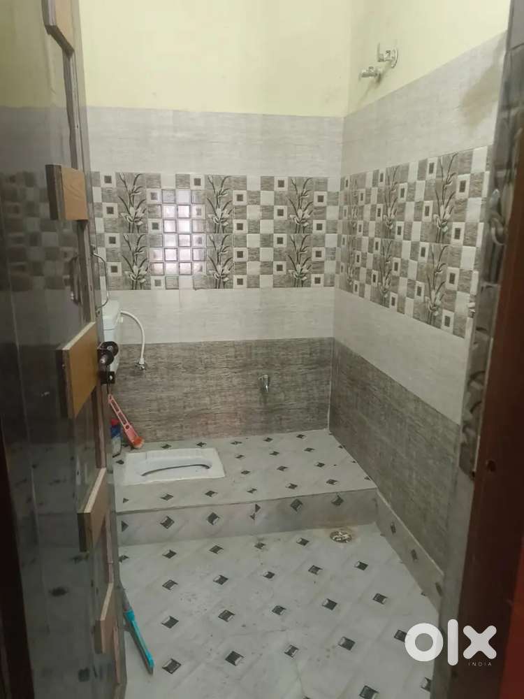 Room size 12ft×12ft=2 rent 4000-/PM.  Benefit- no water bill