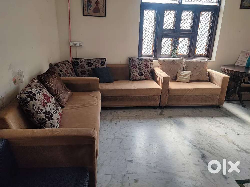 8 seater sofa with table