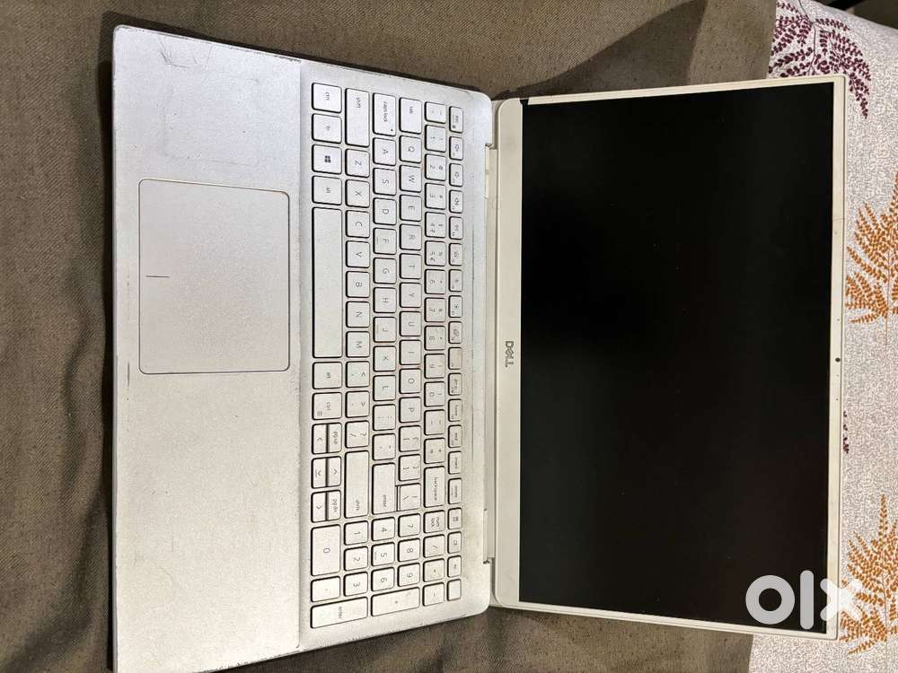 Dell Inspiron 5590  8 GB  512 SSD  intel i5 10th Gen