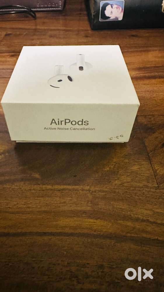 Airpods 4 Active noise cancellation