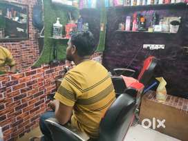 Salon hair cutting karagir