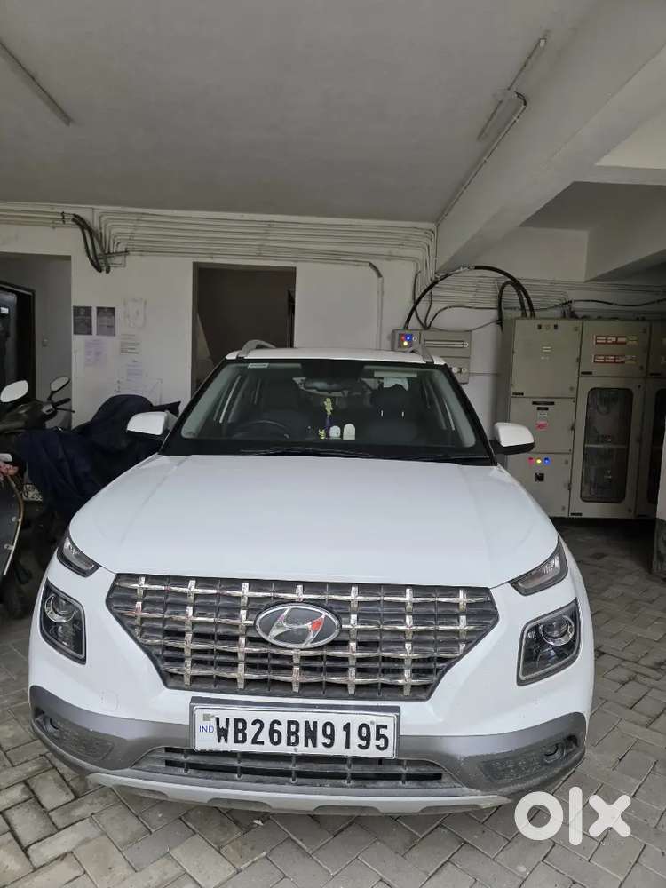 Hyundai Venue 2021 Petrol Well Maintained