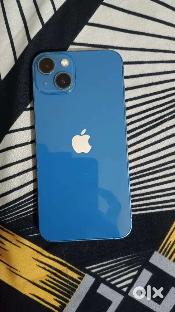 iphone 13 with airpods 4