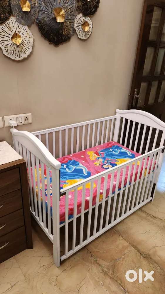 Kids baby cott in good condition