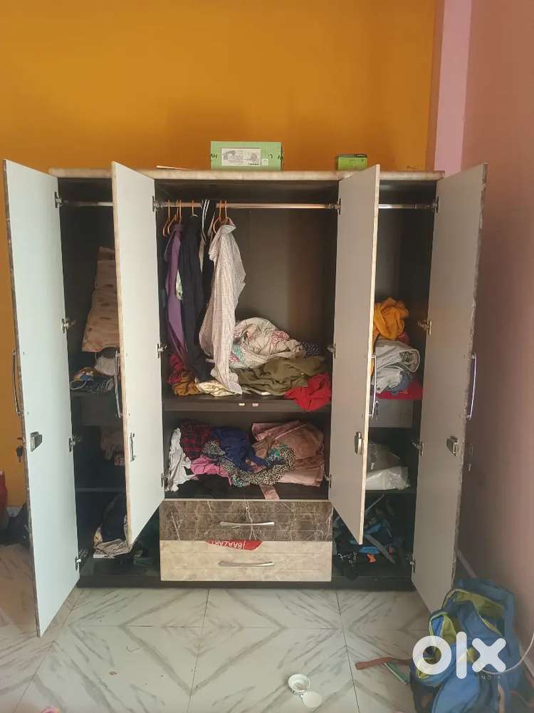 Wardrobe of 3 compartment