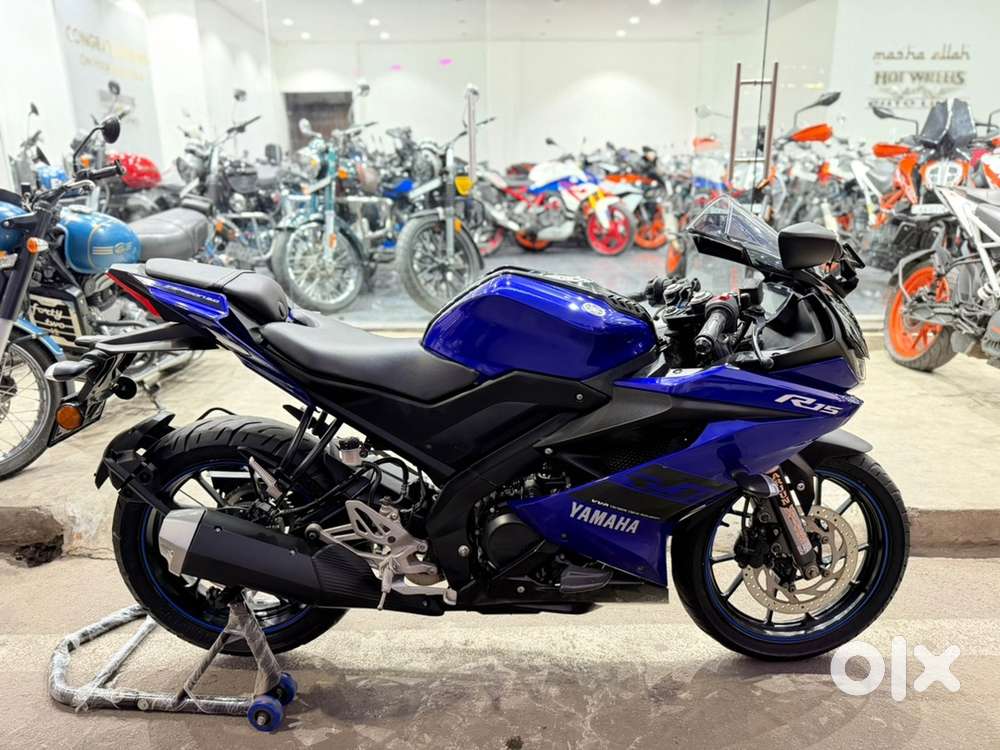 Yamaha r15 v3 single owner single owner brand new condition