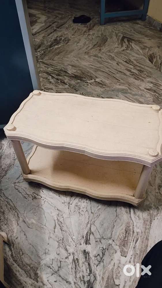Plastic table