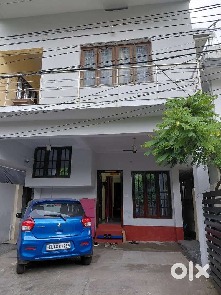 Ladies Hostel in Kaloor
