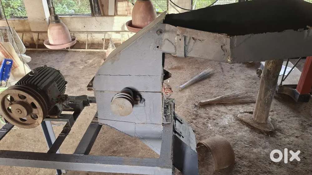 Paultry feed crusher machine