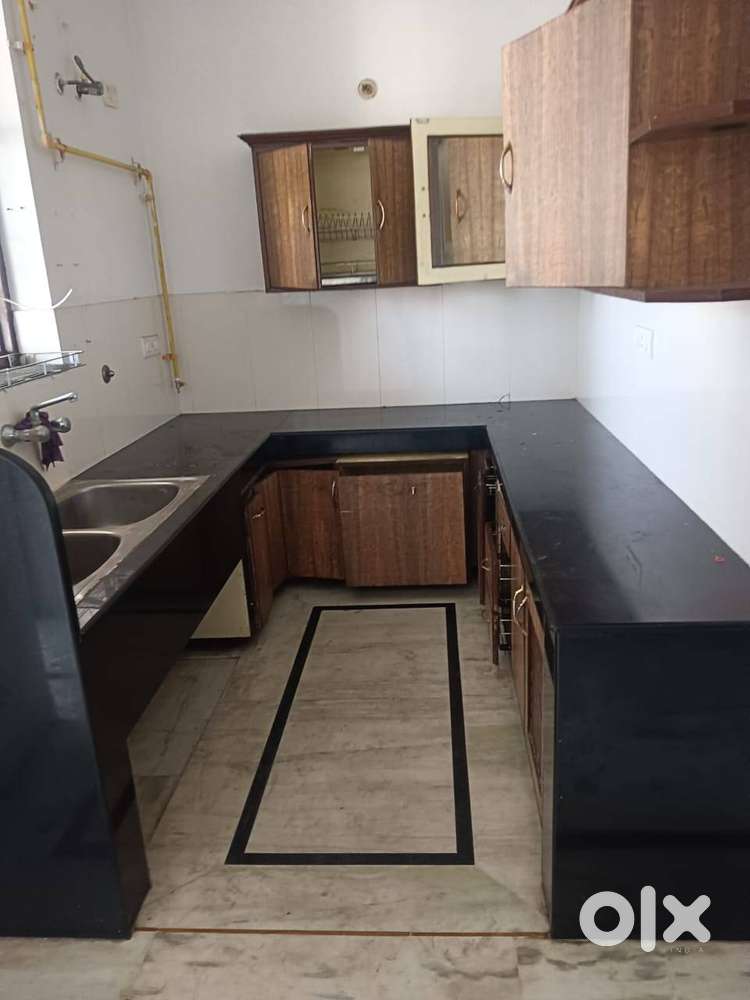 For sale Renovated 8 Marla triple story sector 40