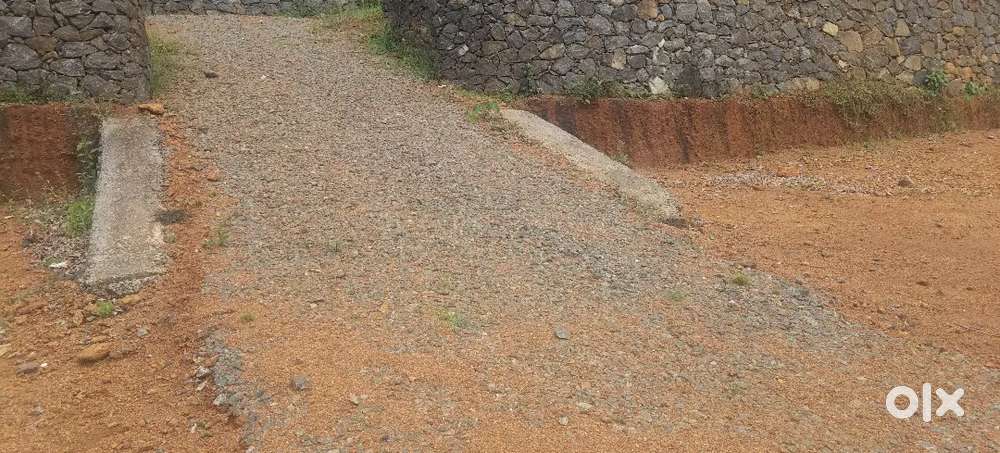 ഏറ്റുമാനൂർ കണക്കാരിൽ മെയിൻ റോഡിൽ നിന്നും 300 mtr ദൂരത്തിൽ 10 സെന്റ്