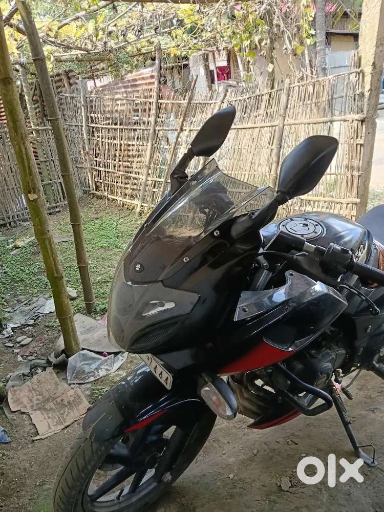 Pulsar 220