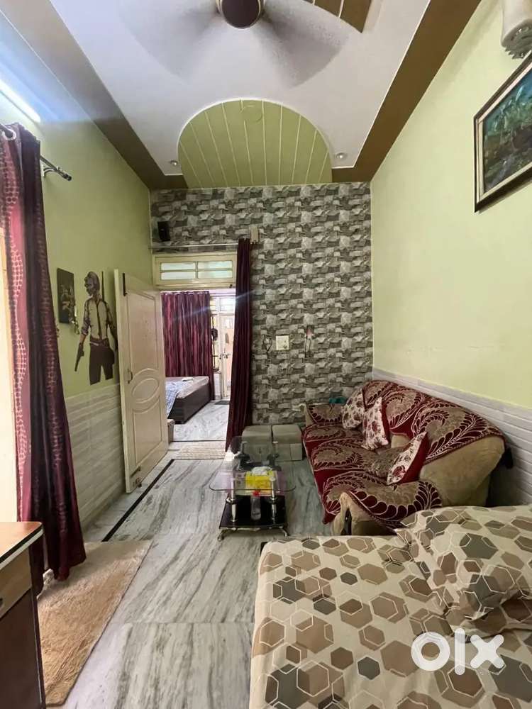 75 gaj 3 floor sector 4