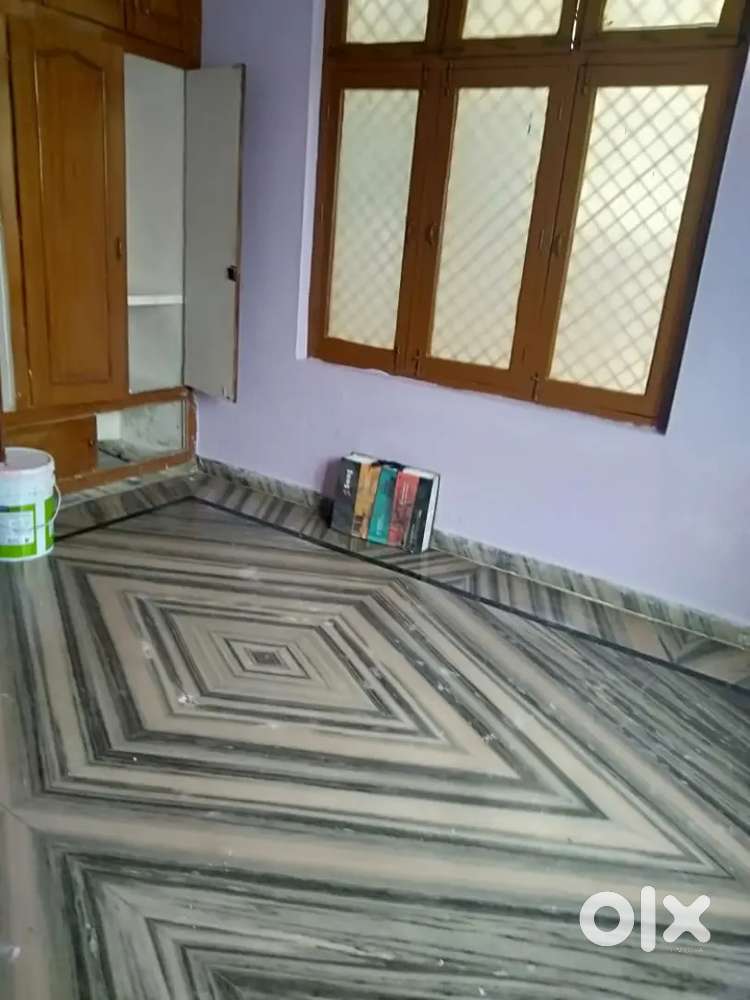 2 room set is available for rent in unchapul gali no 4