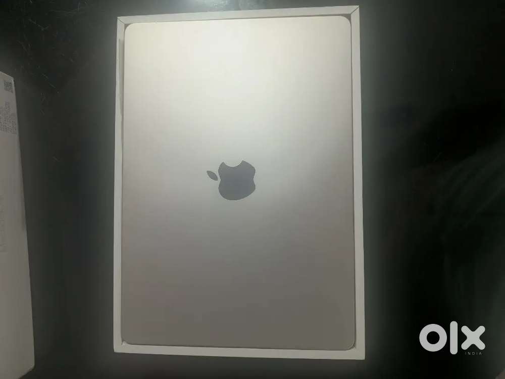 Macbook air m2, brand new condition