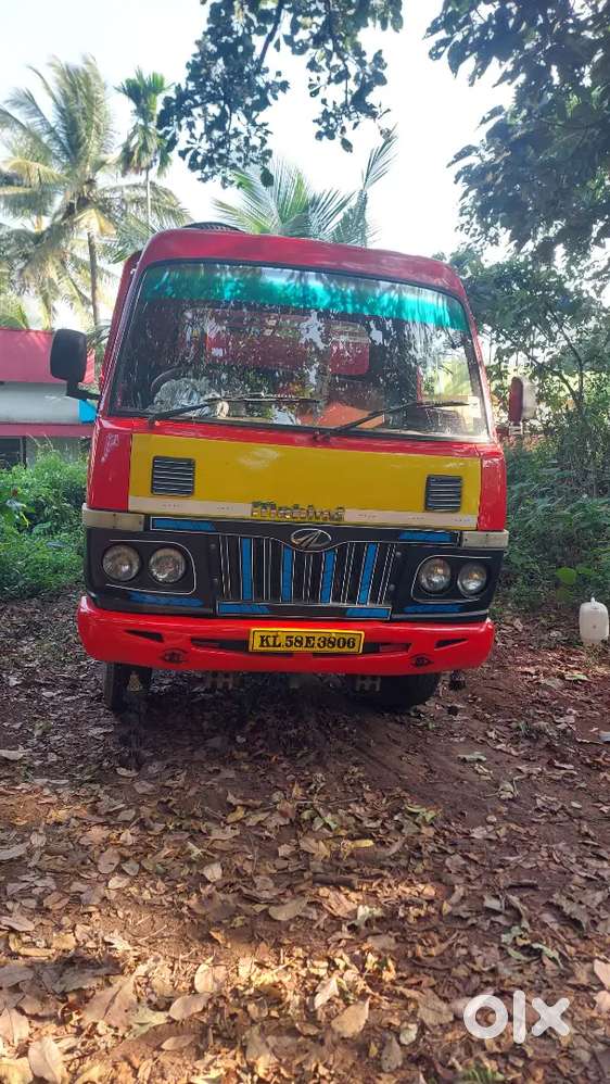 Mahindra tipper