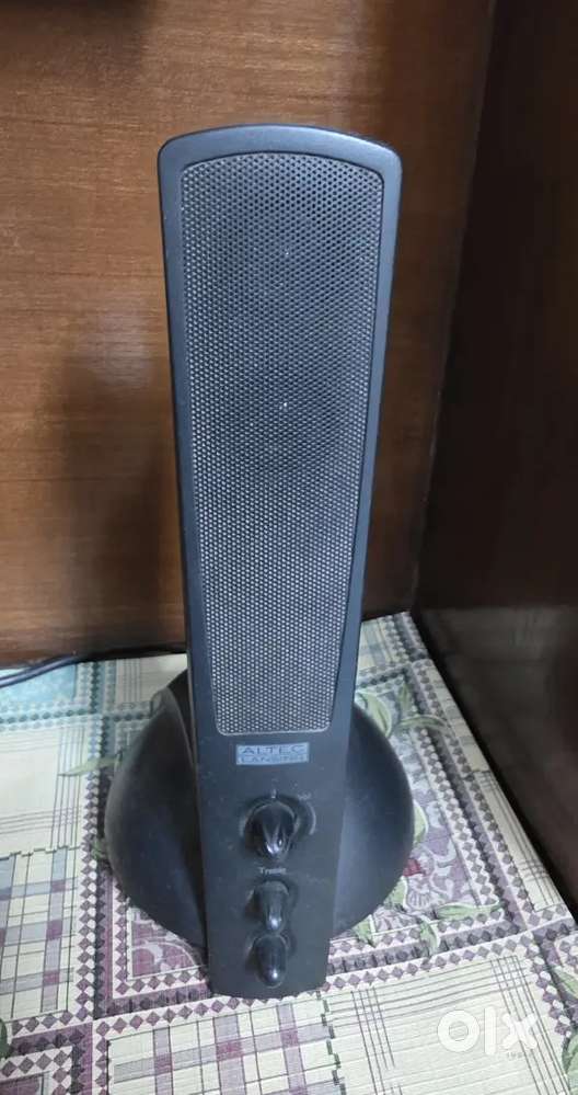 Speakers in nearly brand new condition  of Altec lensing  company