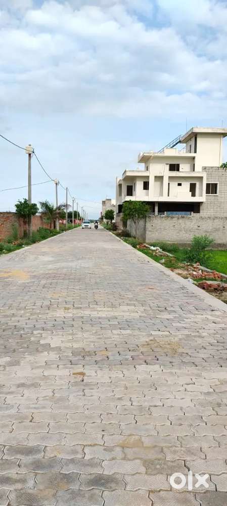 अमूल दूध डायरी के निकट में प्लॉट खरीदे आउटर रिंग रोड सर्विस लाइनसे 1km