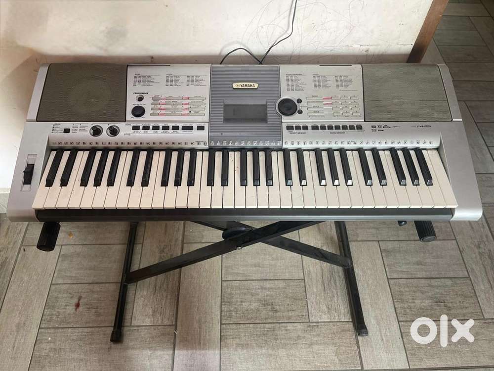 Pre- loved Yamaha keyboard - good condition & perfect for beginner