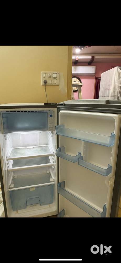 Single door fridge , two freezers, adjustable shelfs, grey body latest