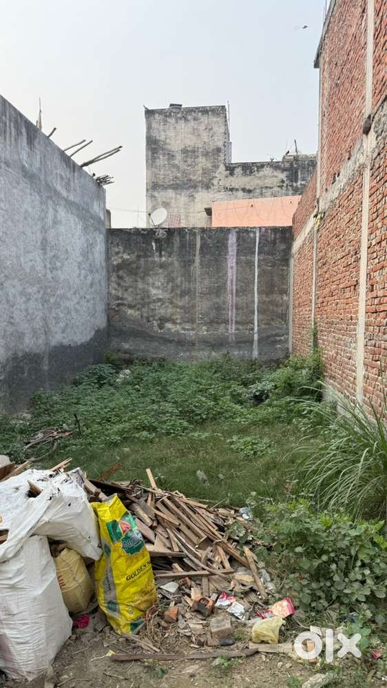 Plot For Sale 100 Gaz Chipyana shahberi Dakhil kharij Available