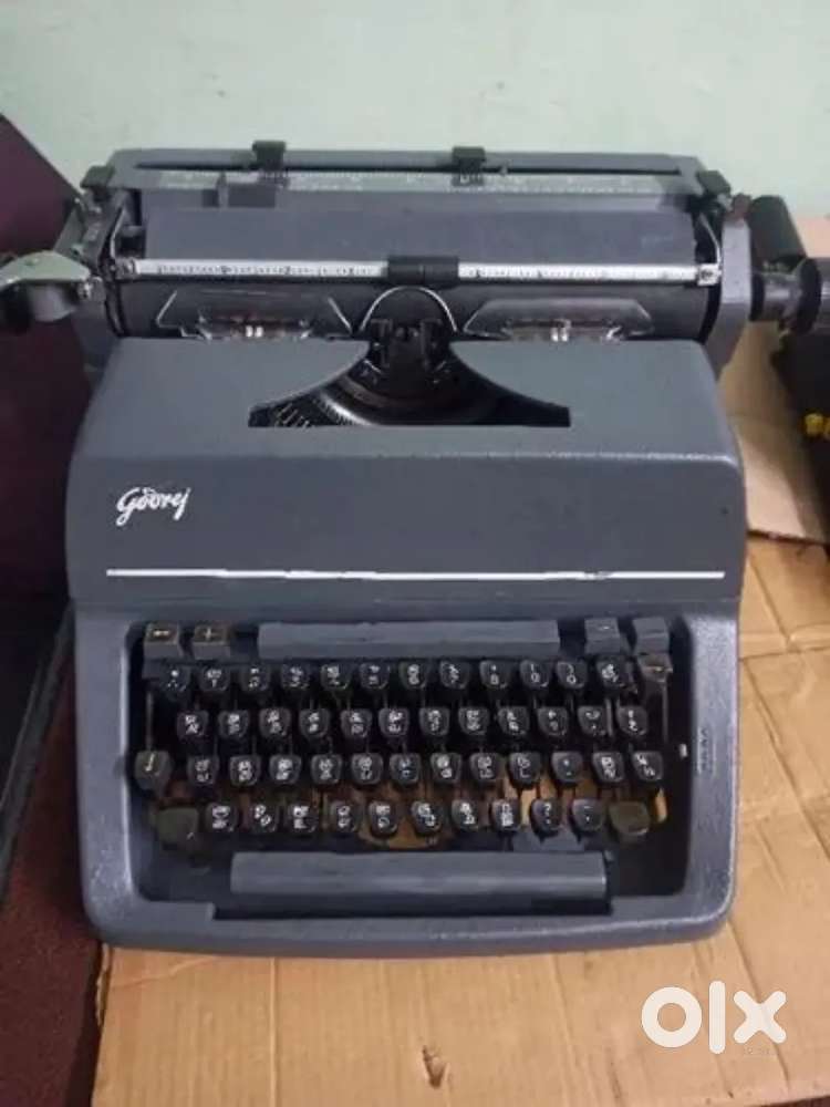 ENGLISH TYPEWRITER