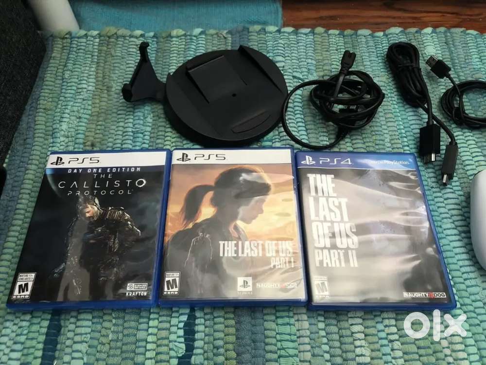 Sony PS5 White Digital Edition Console Horizon Forbidden West Bundle