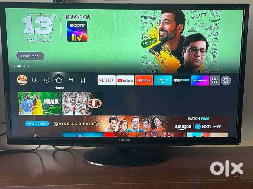 SAMSUNG 32 INCH LCD TV WITH AMAZON FIRE STICK