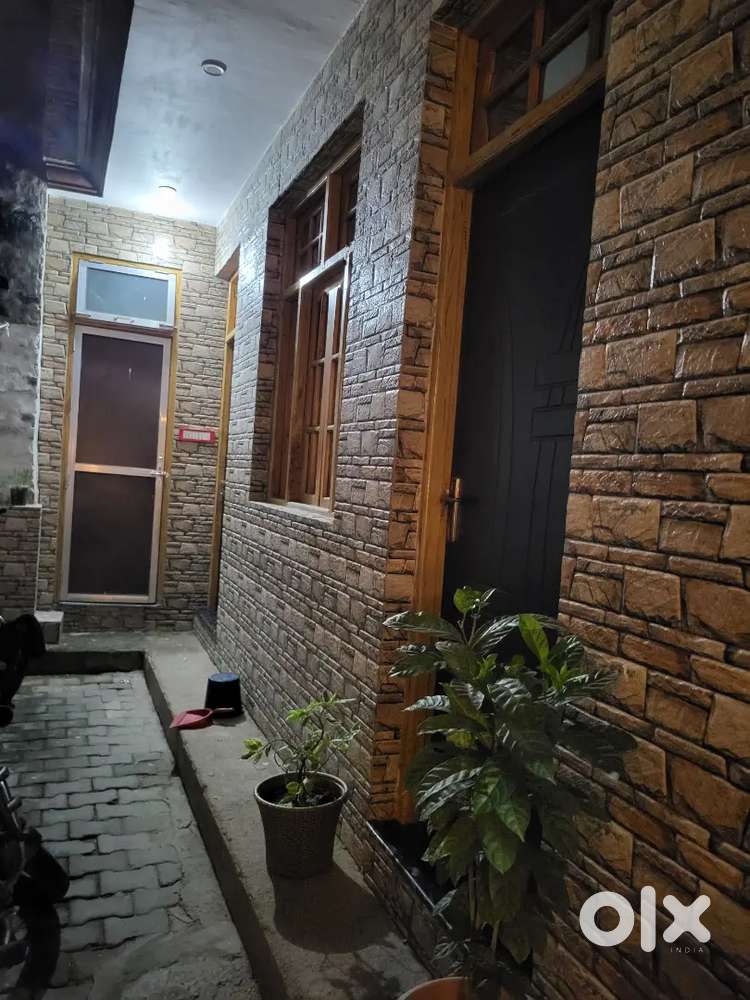 1 room with combine bathroom for girls