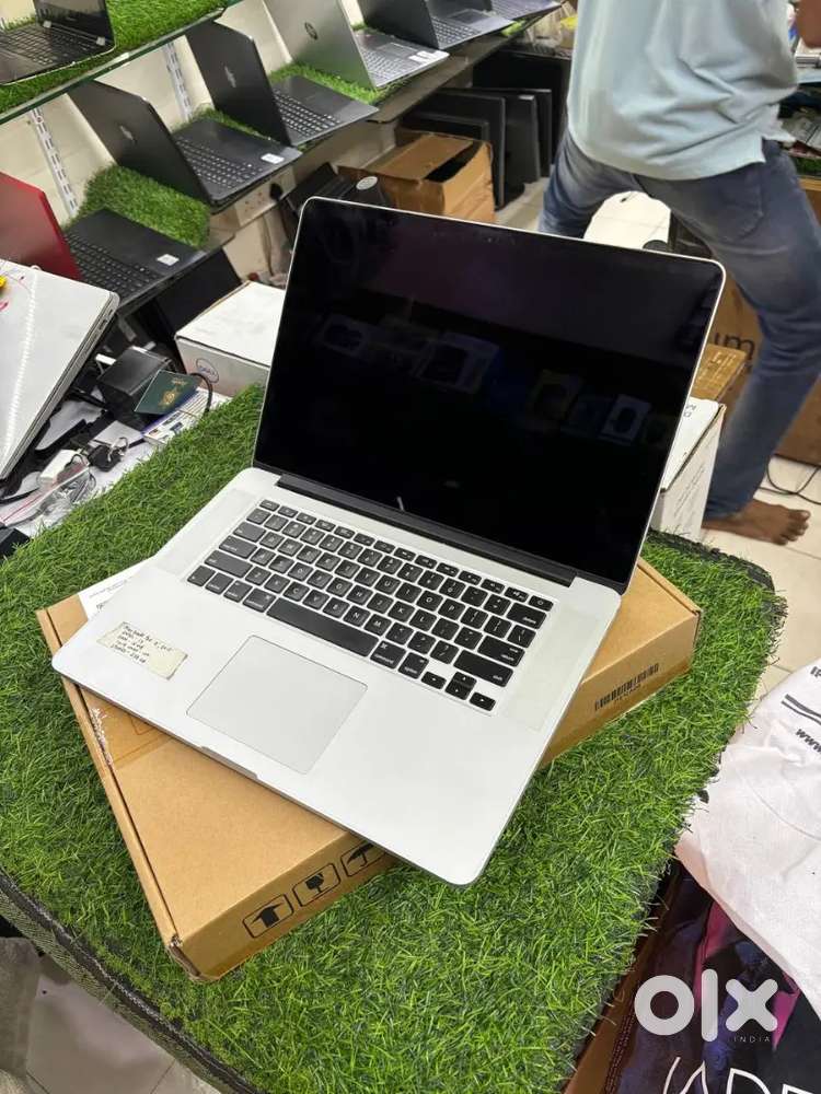 MacBook PRO 2015 (Camera Not working) Like New condition