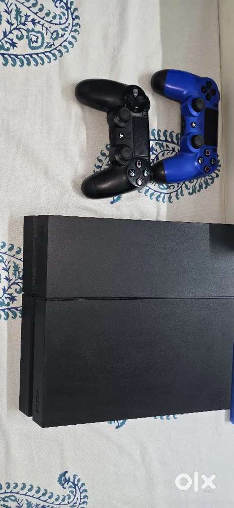 PS4 1 TB version in pristine condition