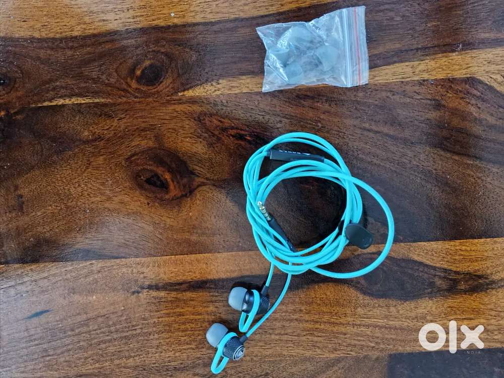 10mm Drivers, BoomX Rich Bass, In-line Controls, IPX5 Wired Headset