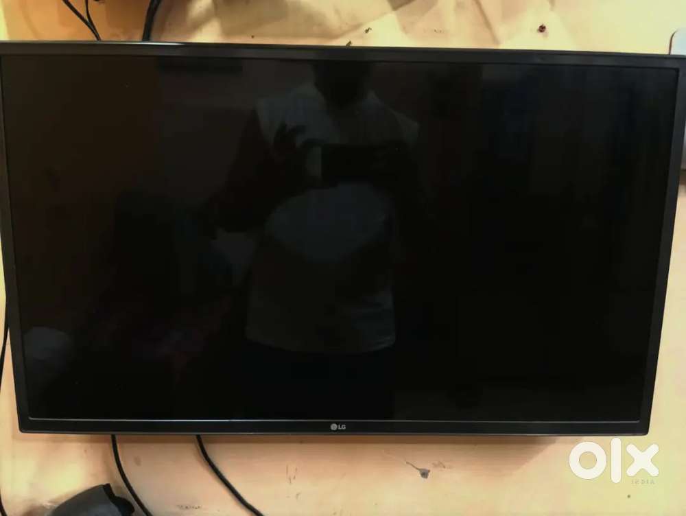 LG samrt television (model no.32LH564A-T8)