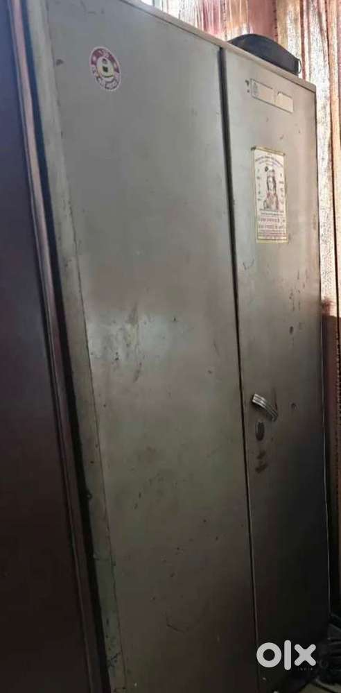 2 old steel almirahs