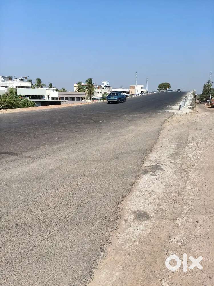 Beside heritage road