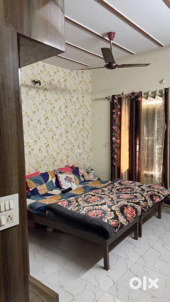 Ground floor 2bhk 123 gaz in sunny enclave sec 123