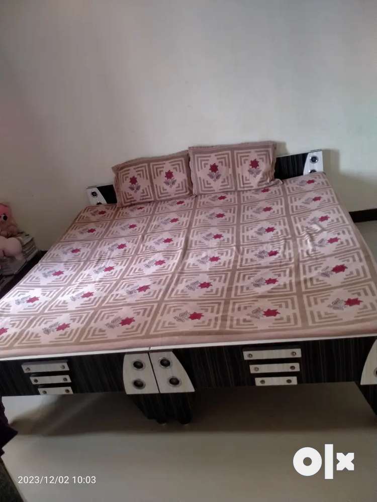 2 single  bed .gadla and cover sathe