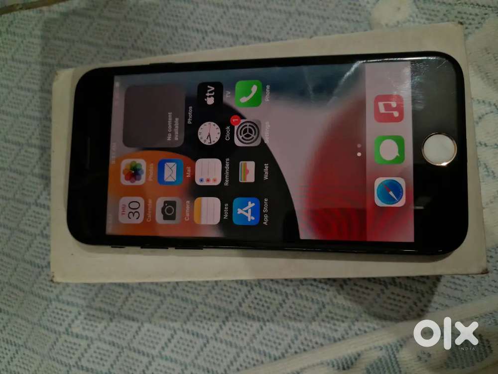 iPhone 7.  32 gb with bill box