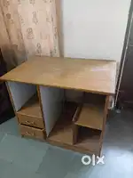 Computer table