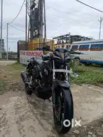 Yamaha MT-15 one hand use