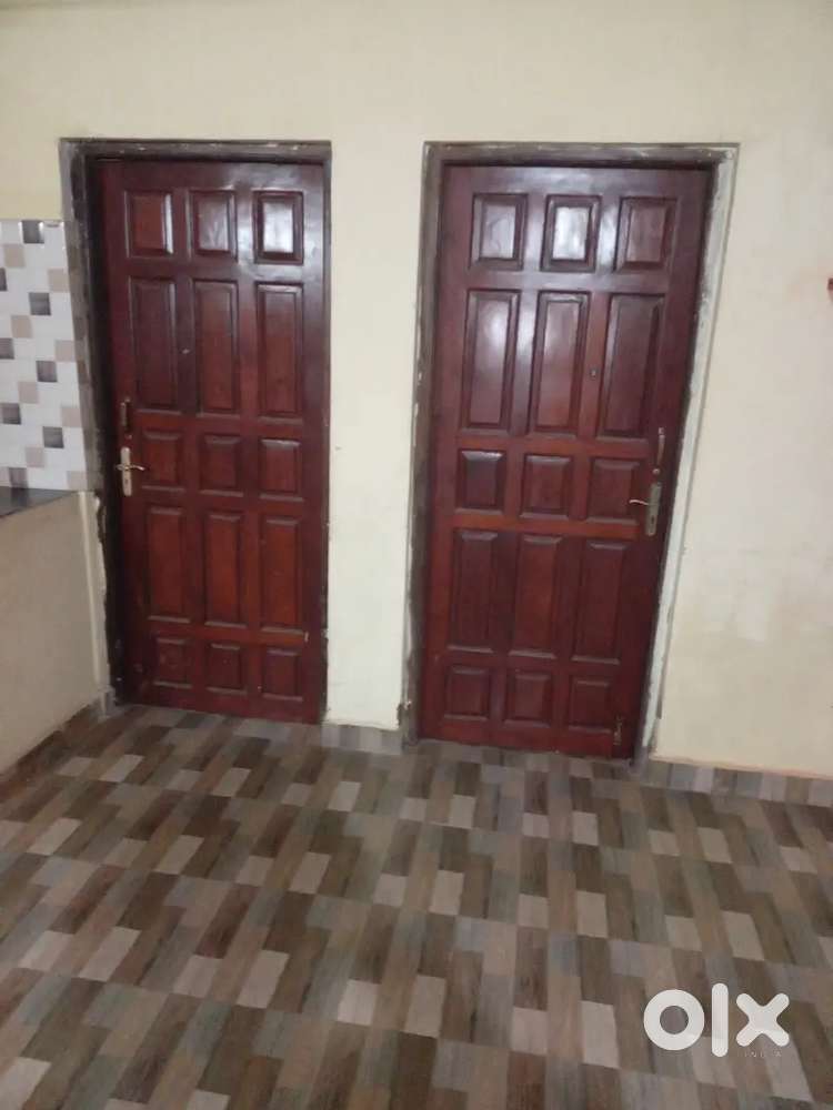 4bhk semi furnished 1st floor for rent
