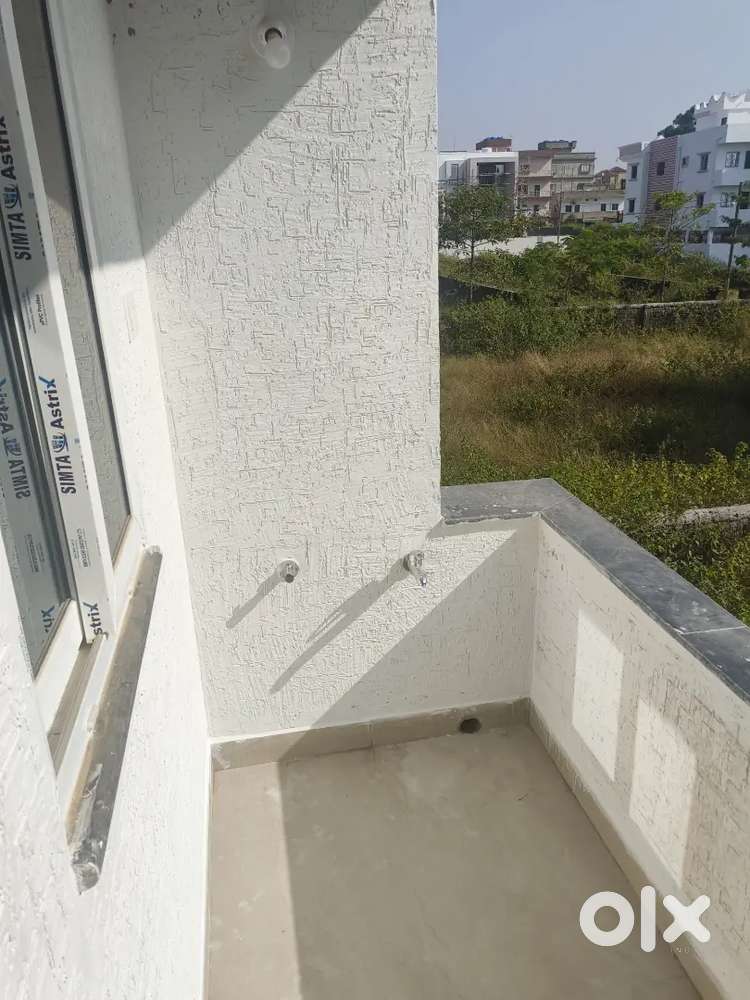 3bhk semi furnished floor with all amenities fully independent