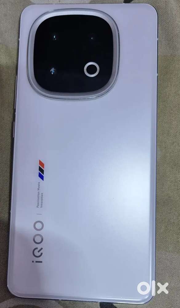 9 months old IQOO 13 , 12 256 ,8 Elite processor