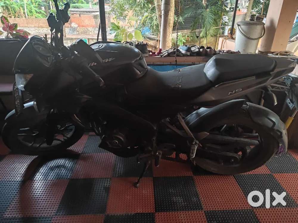 2017 NS200 abs for sale