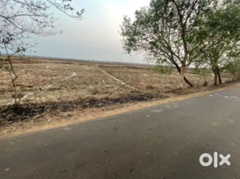 ON ROAD LAND NEAR DONDE