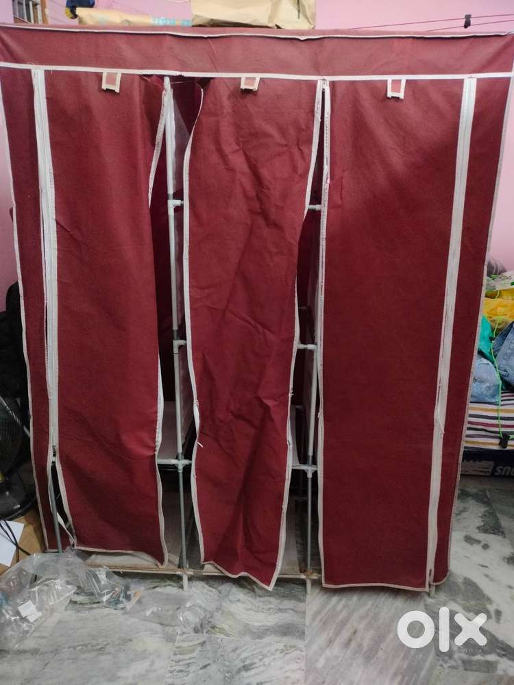 3 door Foldable Wardrobe with shelves and hanging rod
