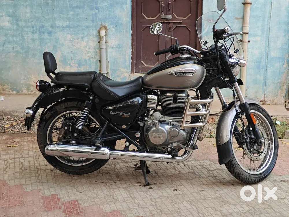 Royal Enfield meteor 350 Aurora Black