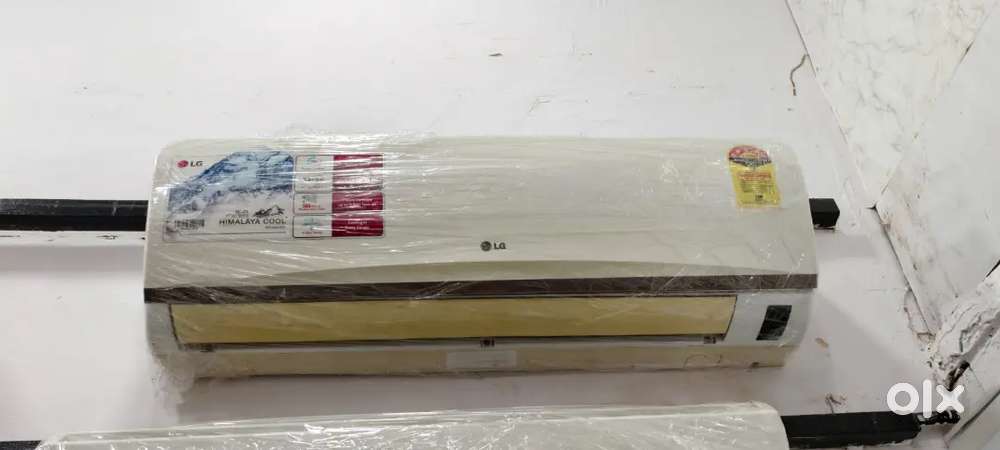 1 Ton split AC good condition with warranty 1 year old
