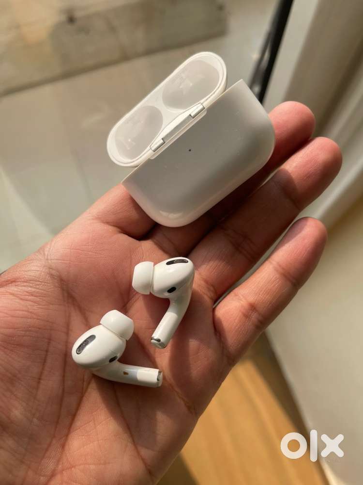 Original Apple Airpods Pro With Wireless Charging Case