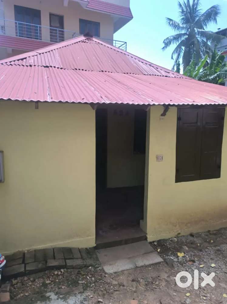 Sheet house rent ner thampanoor bike parking